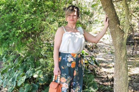 floral pants look with purse