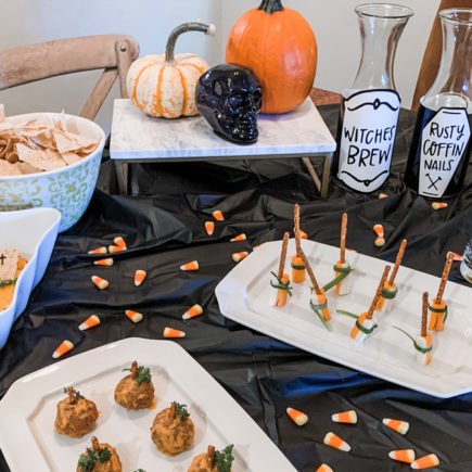 halloween table decor with food