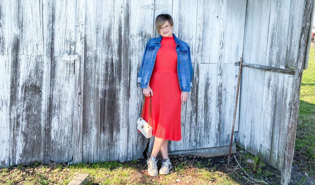 A White Button-Down Dress With a Denim Jacket and Red Fanny Pack | 43 Outfit  Ideas For Fourth of July That Are Stylish as Heck | POPSUGAR Fashion UK  Photo 5